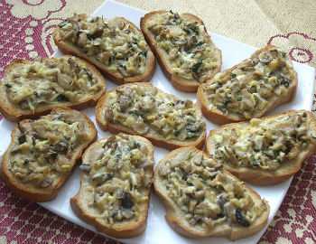 Бутерброды с грибами и плавленым сыром