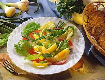 Диетический салат из свежего кабачка