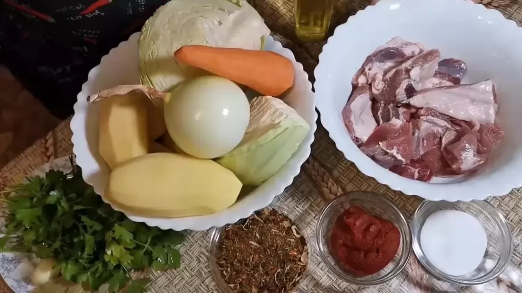 Тушеная капуста с картошкой и мясом