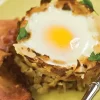 Яйца в картофельных гнездышках с беконом